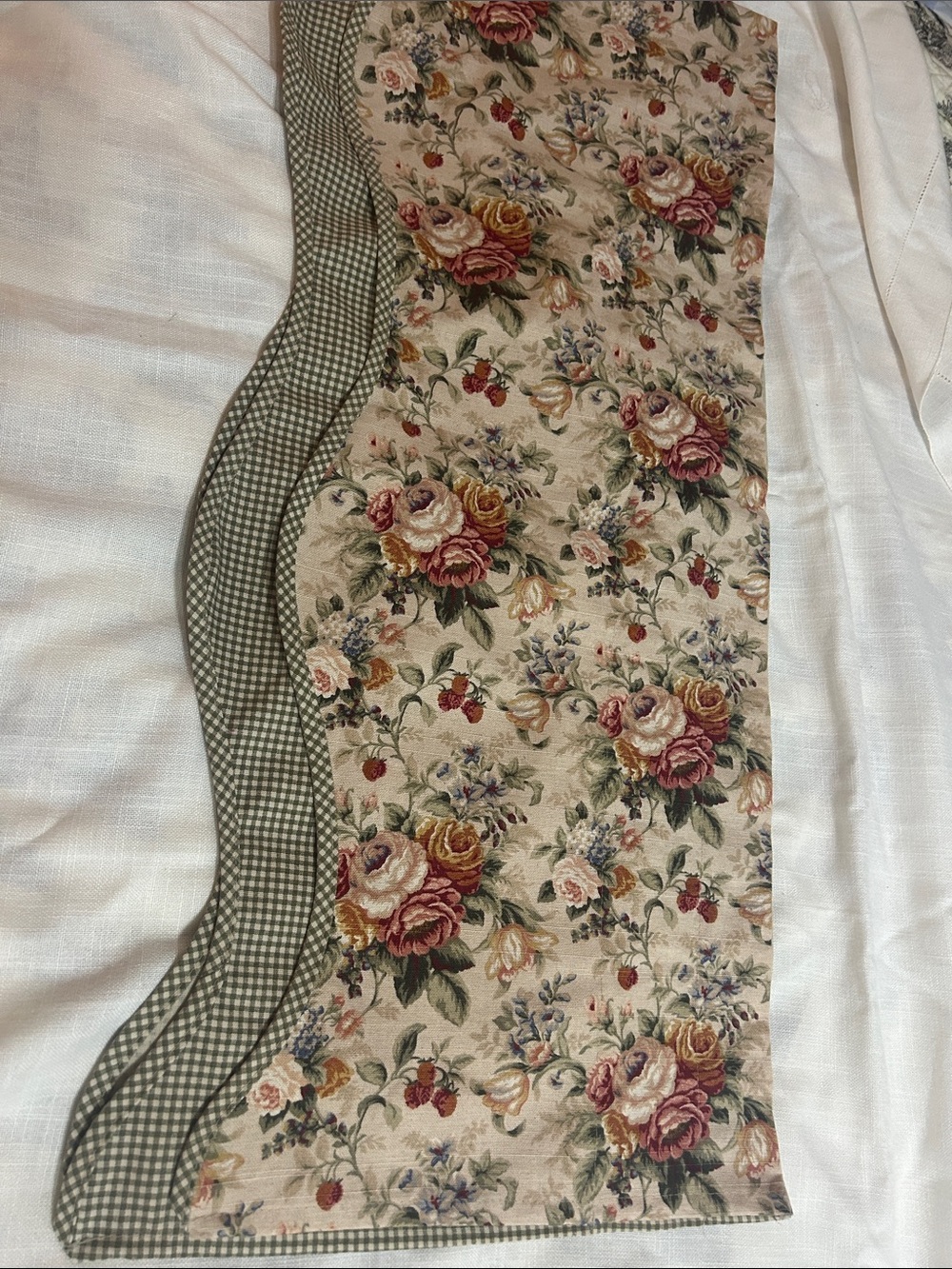 Floral Scalloped Valance in Beige, Green and Pink 15x75